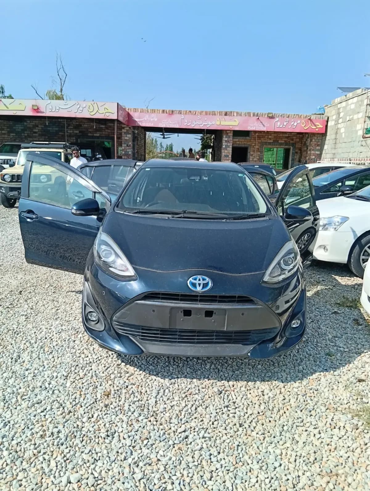 Toyota Aqua 2018 — photo 1
