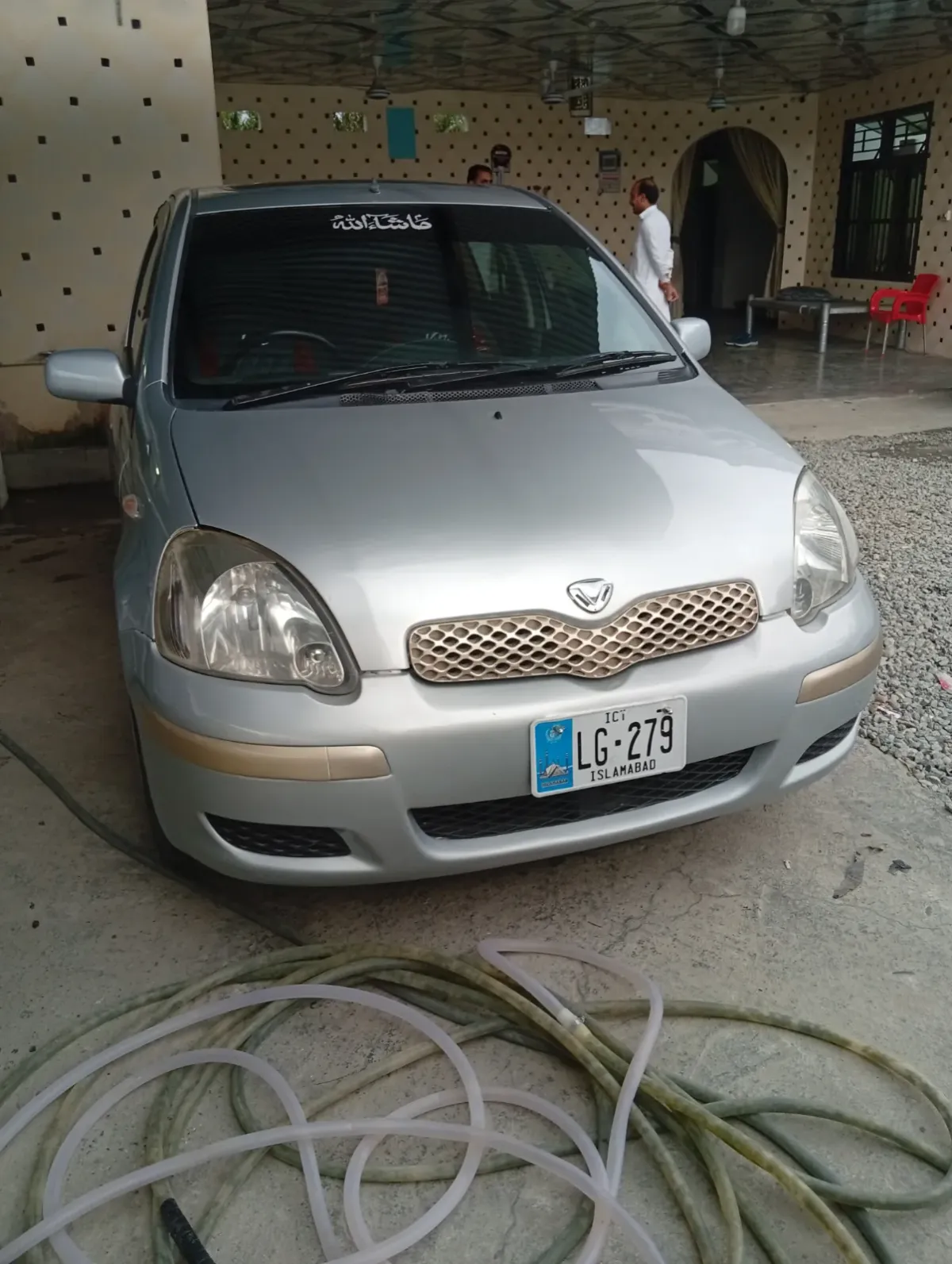 Toyota Vitz 2000 — photo 1