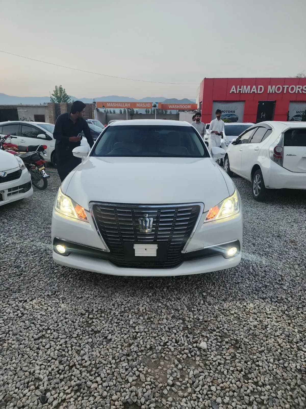 Toyota Crown 2014 — photo 1