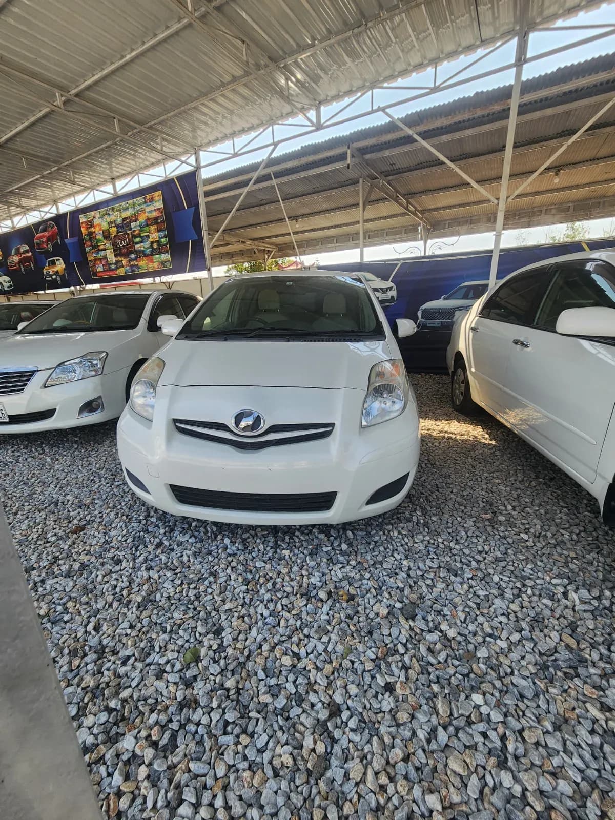 Toyota Vitz 2010 — photo 1