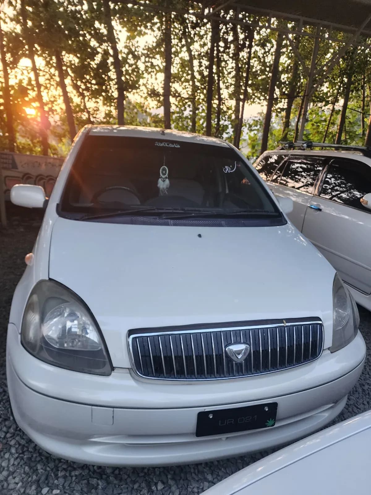 Toyota Vitz 2001 — photo 1