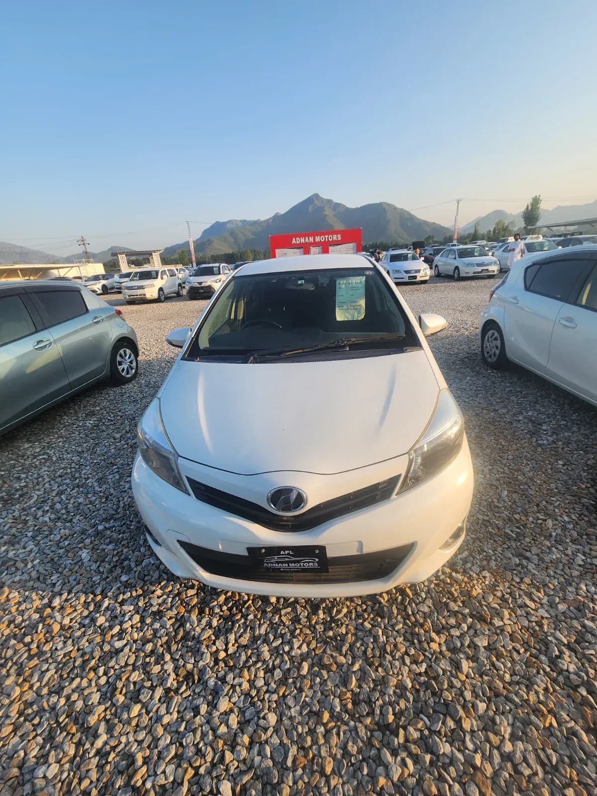 Toyota vitz 2012 — photo 1
