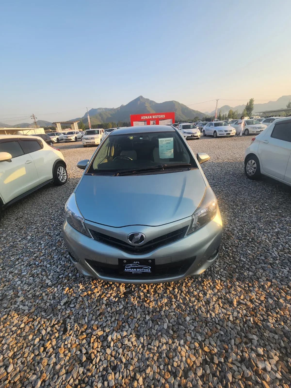Toyota vitz 2011 — photo 1