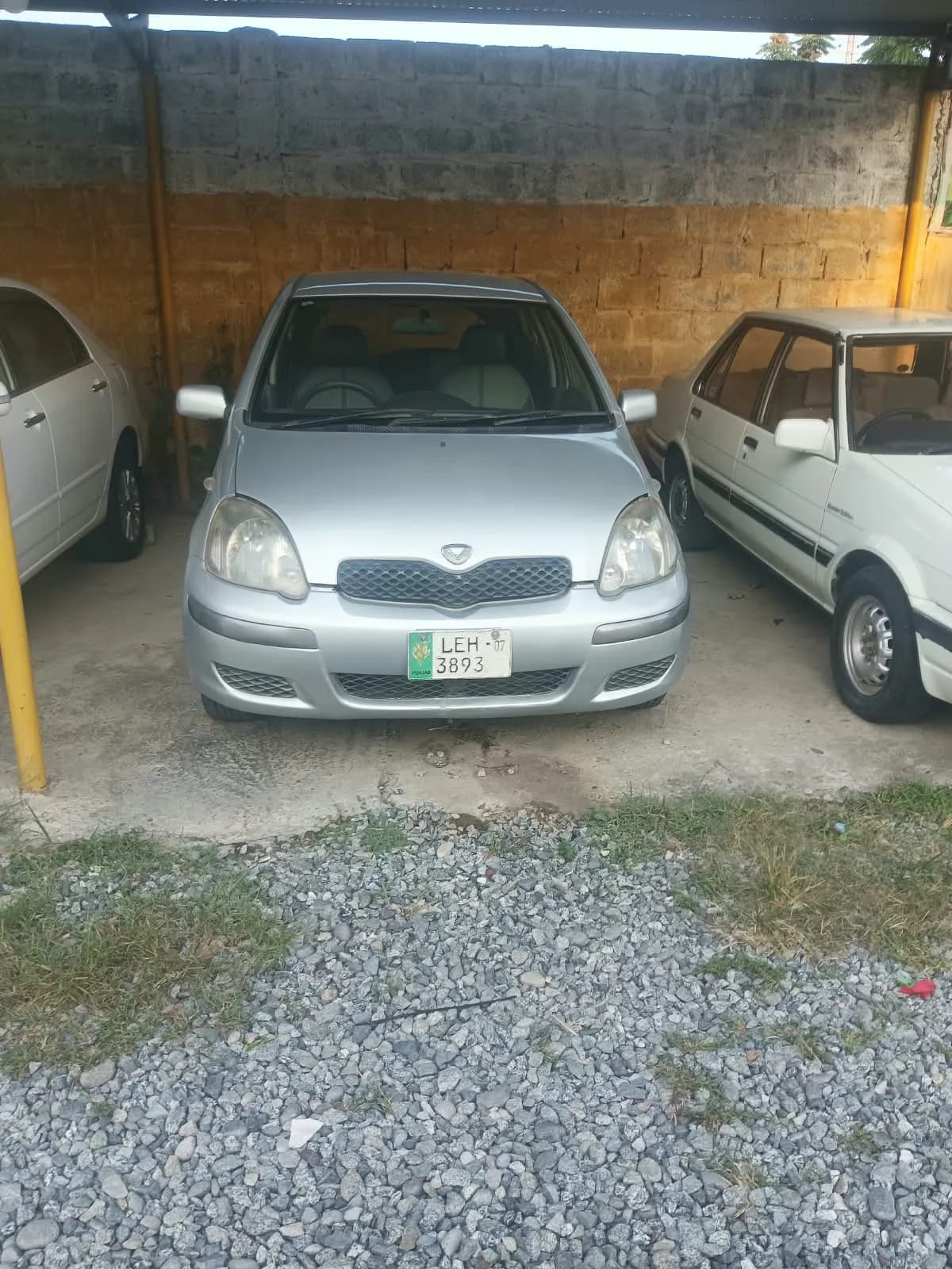 Toyota Vitz 2004 — photo 1