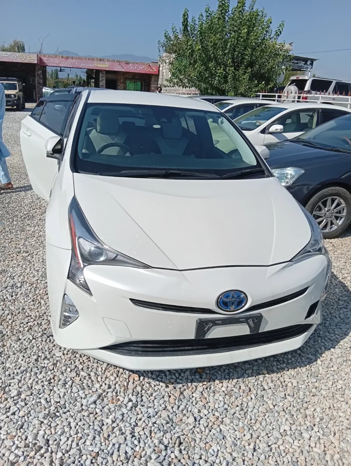 Toyota Prius 2017 — photo 1