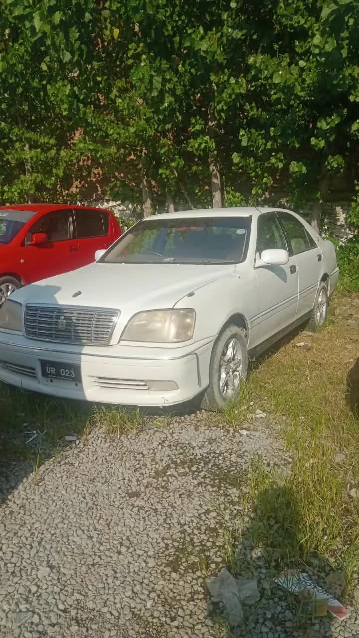 Toyota Crown 2000 — photo 1