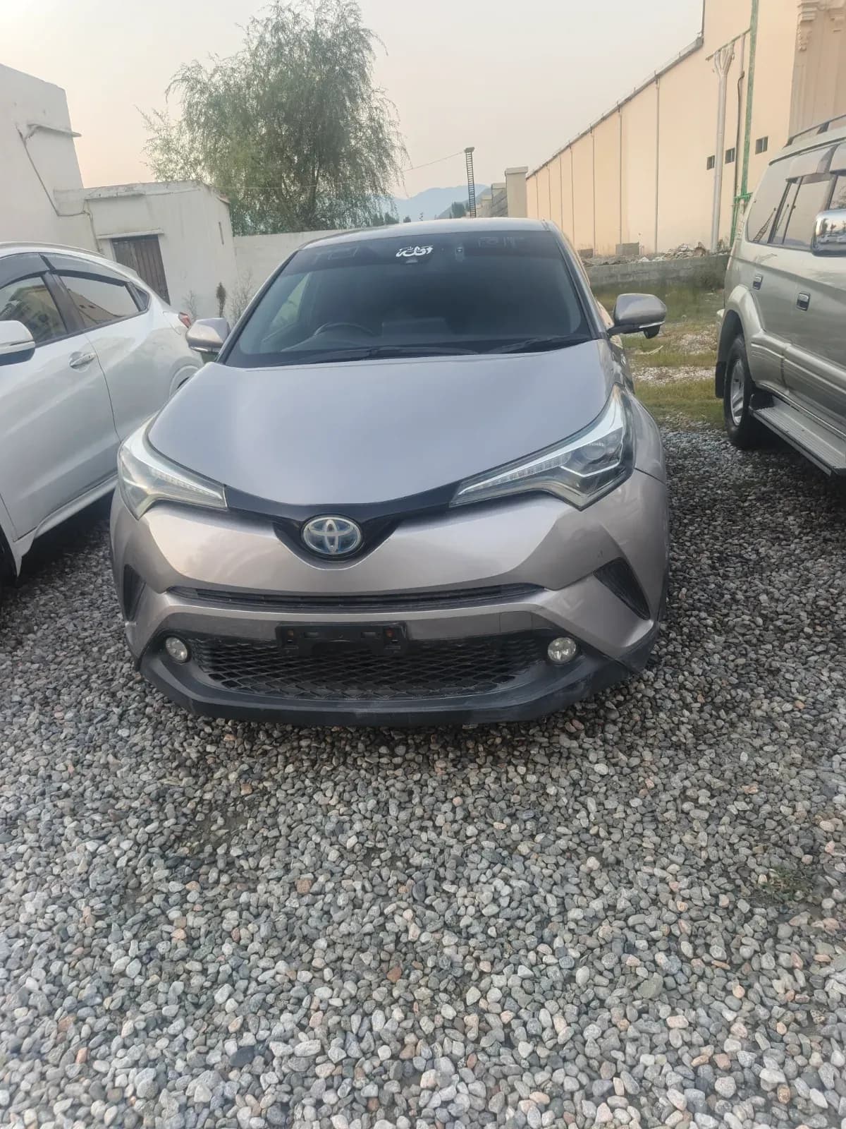 Toyota C-HR 2018 — photo 1