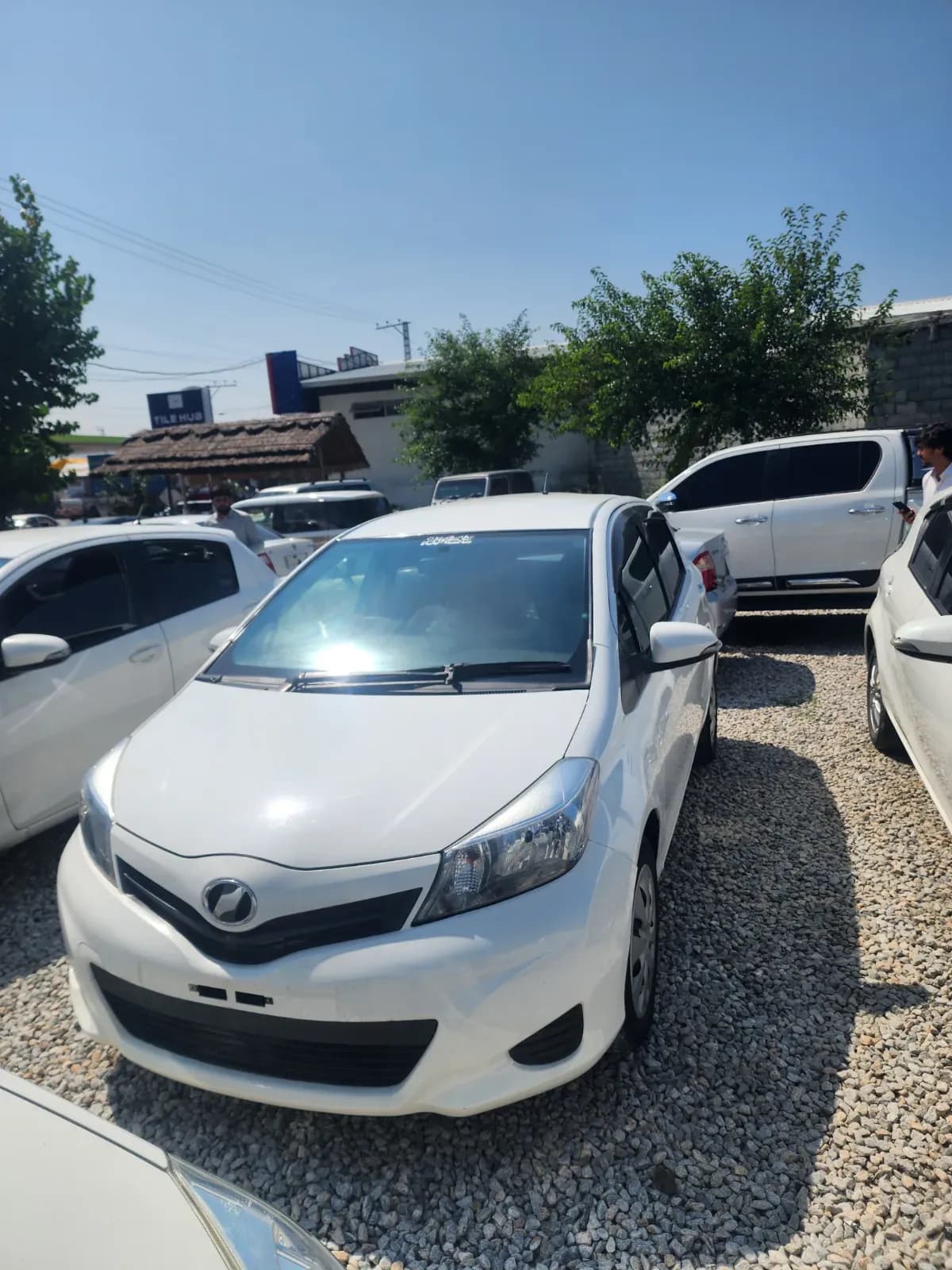 Toyota Vitz 2013 — photo 1
