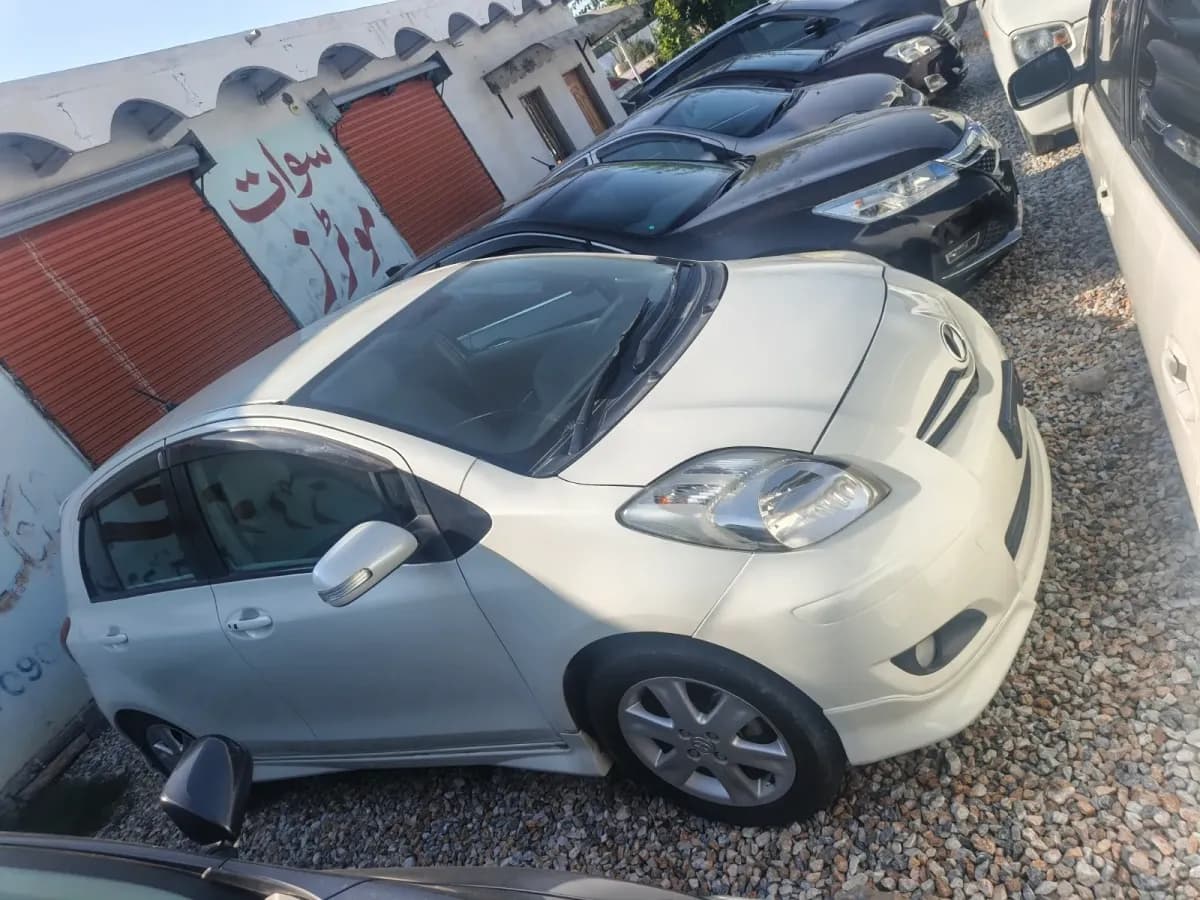 Toyota Vitz 2008 — photo 1