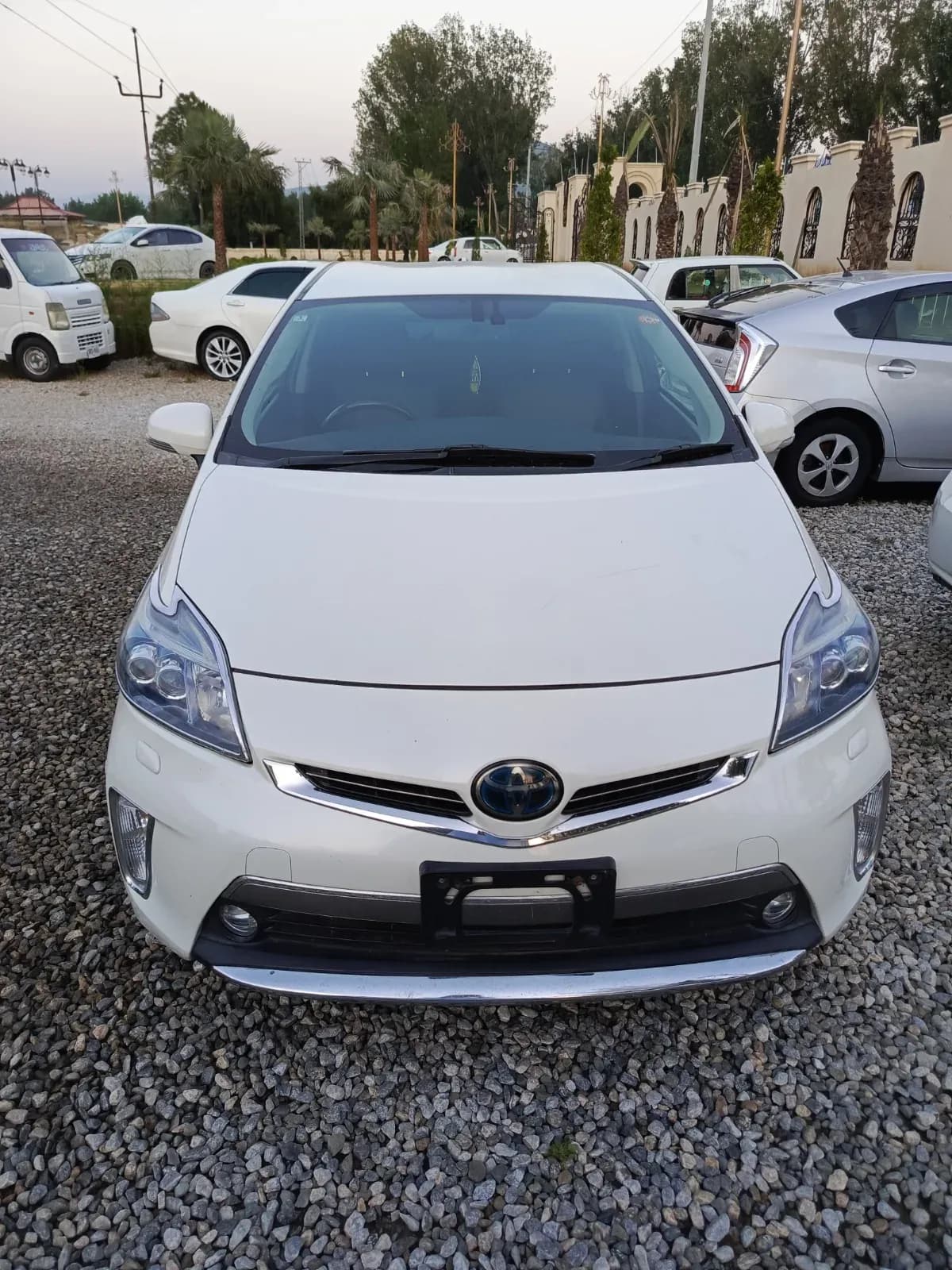 Toyota Prius PHV 2016 — photo 1