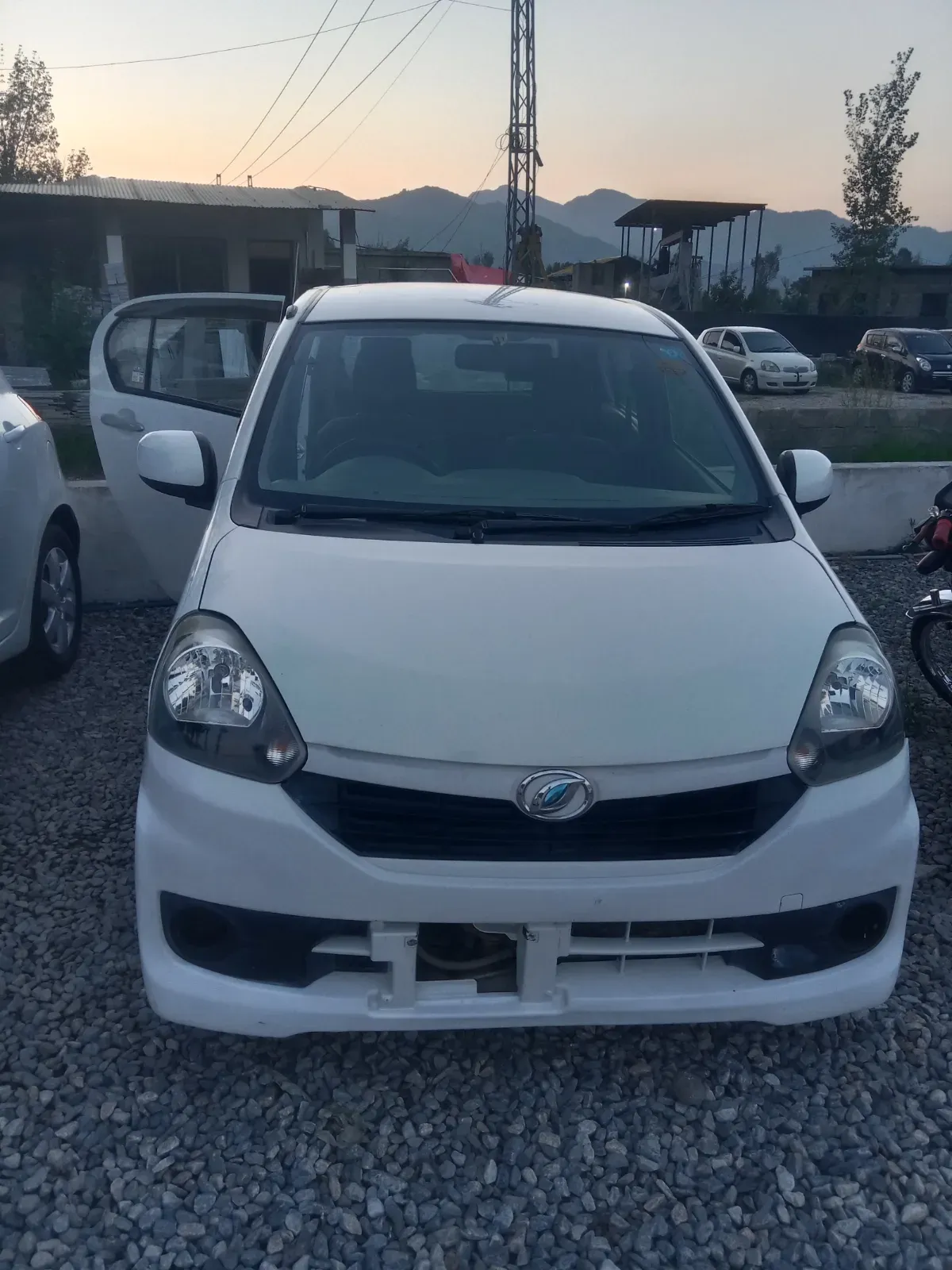 Daihatsu Mira 2014 — photo 1