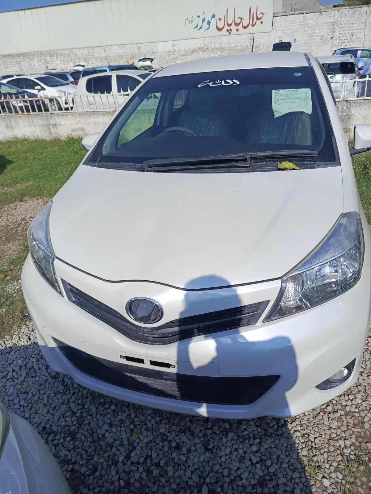 Toyota Vitz 2012 — photo 1