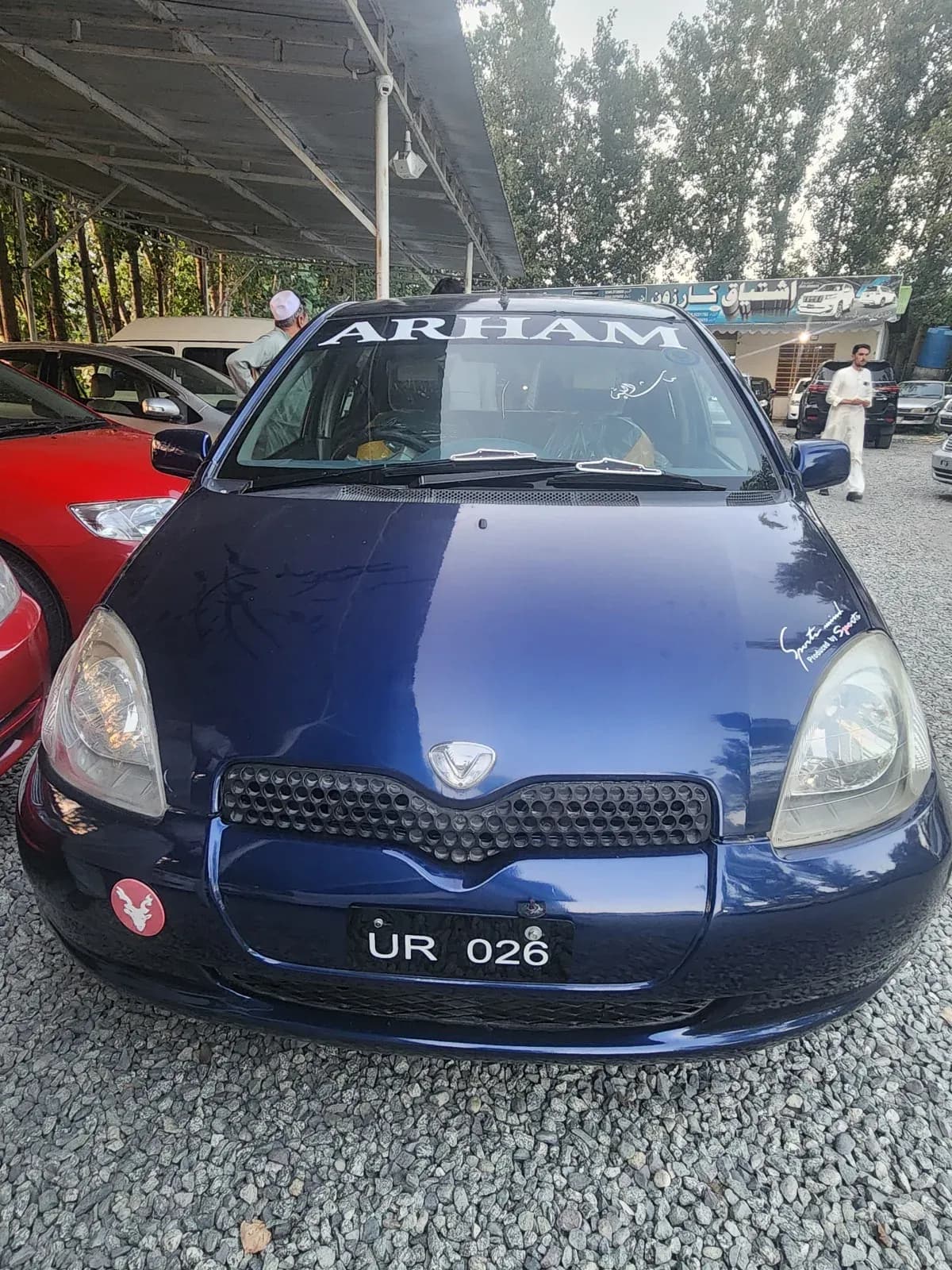 Toyota Vitz 2001 — photo 1