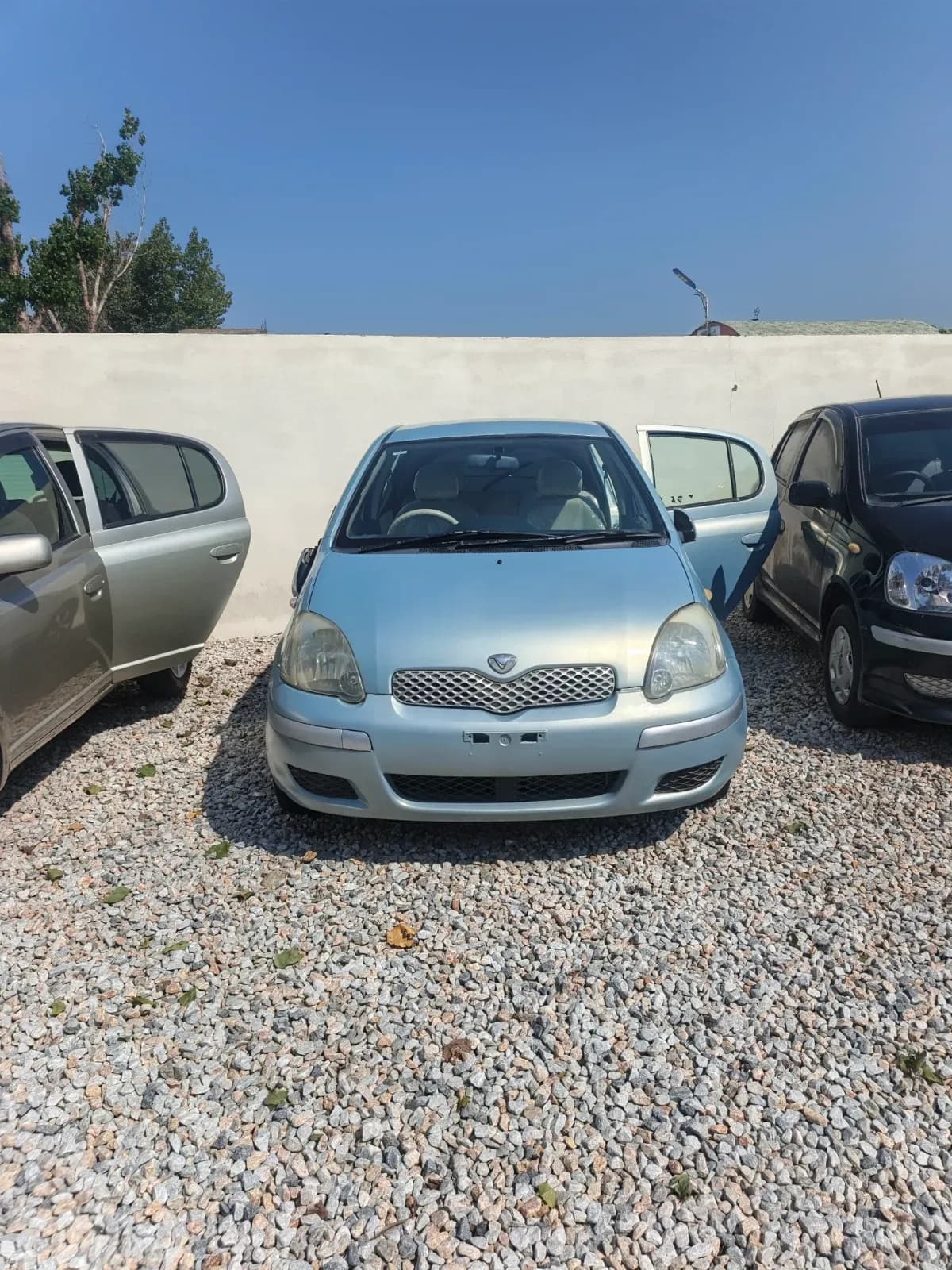 Toyota Vitz 2004 — photo 1