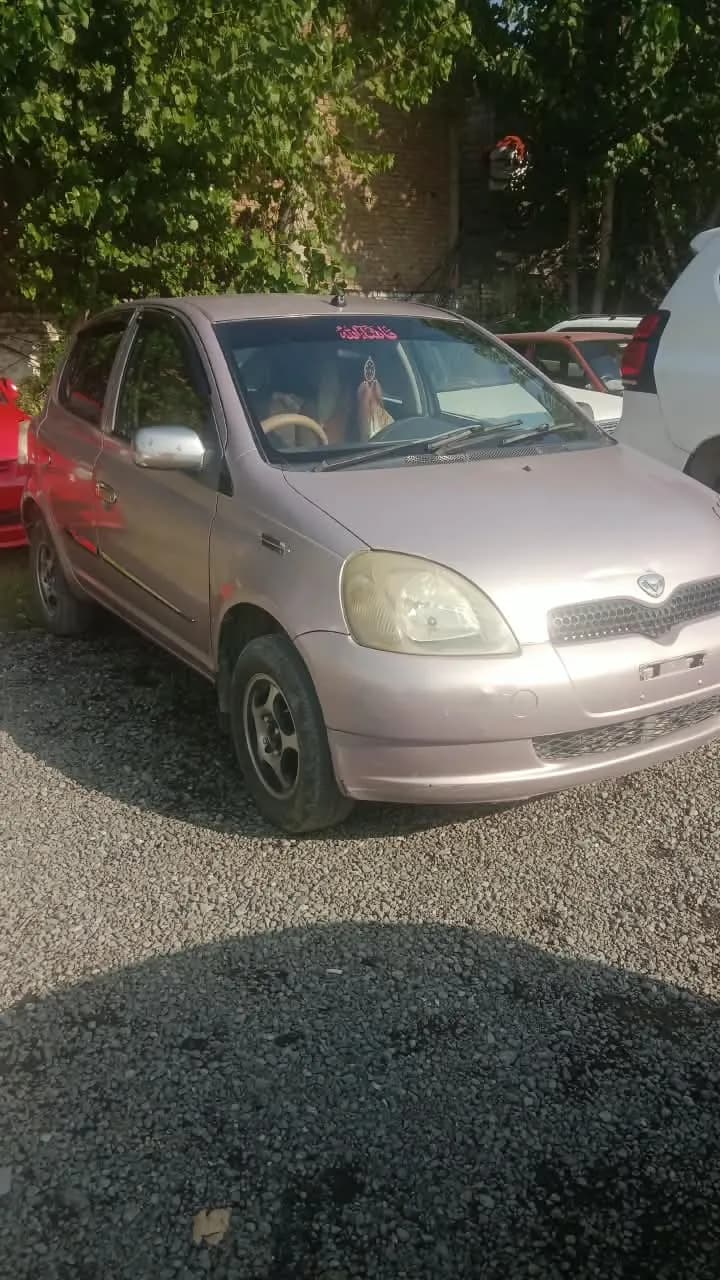Toyota Vitz 2001 — photo 1