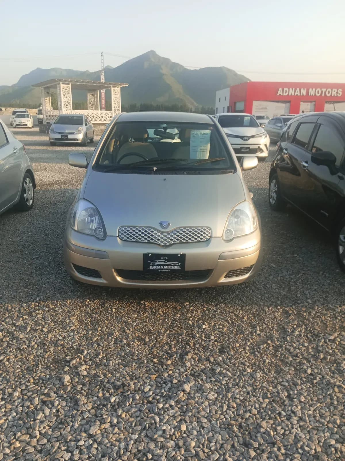 Toyota Vitz 2010 — photo 1