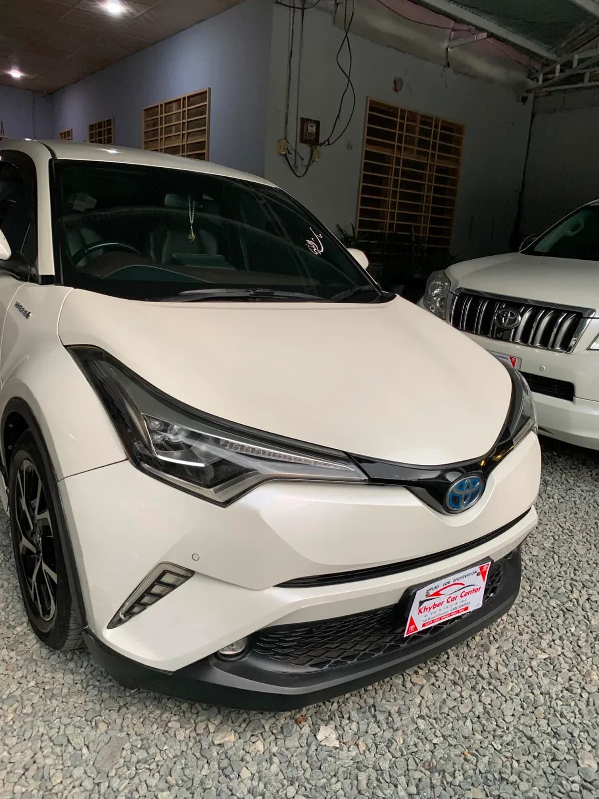 Toyota Chr 2018 — photo 1