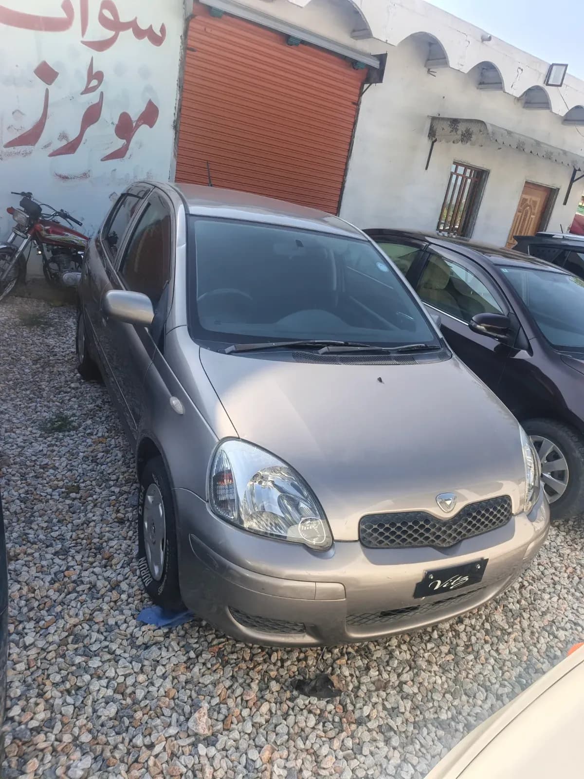 Toyota Vitz 2003 — photo 1