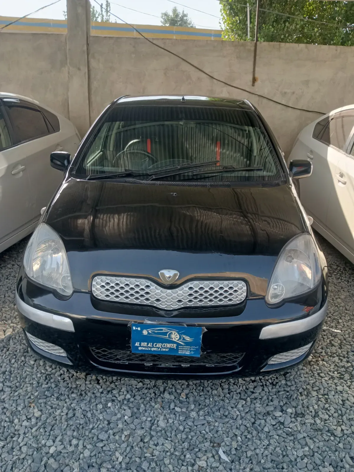 Toyota Vitz 2003 — photo 1