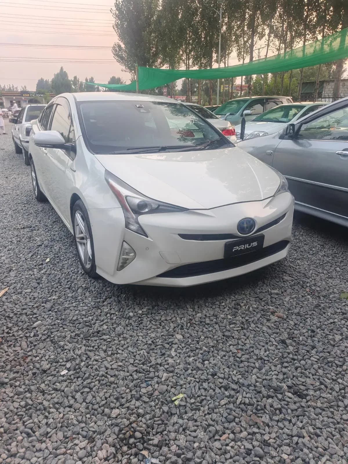 Toyota Prius 2017 — photo 1